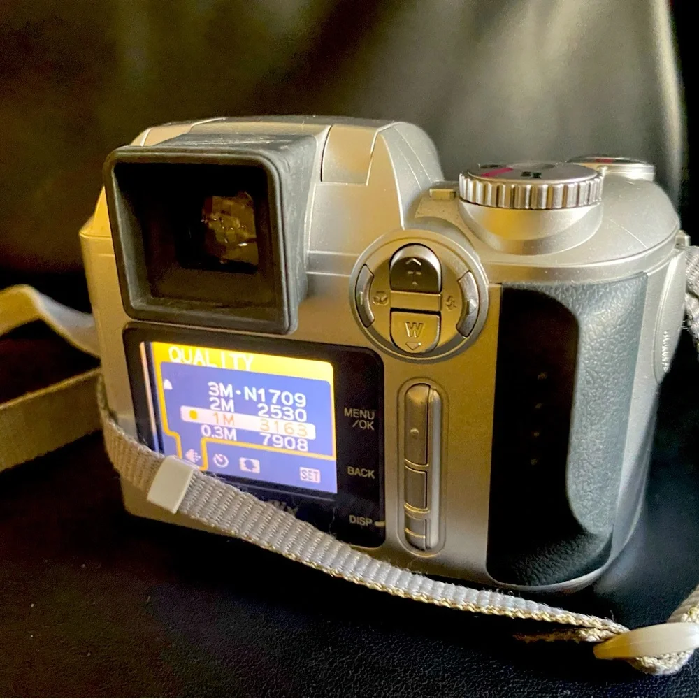 Fuji finepix 3800 ccd old digital camera